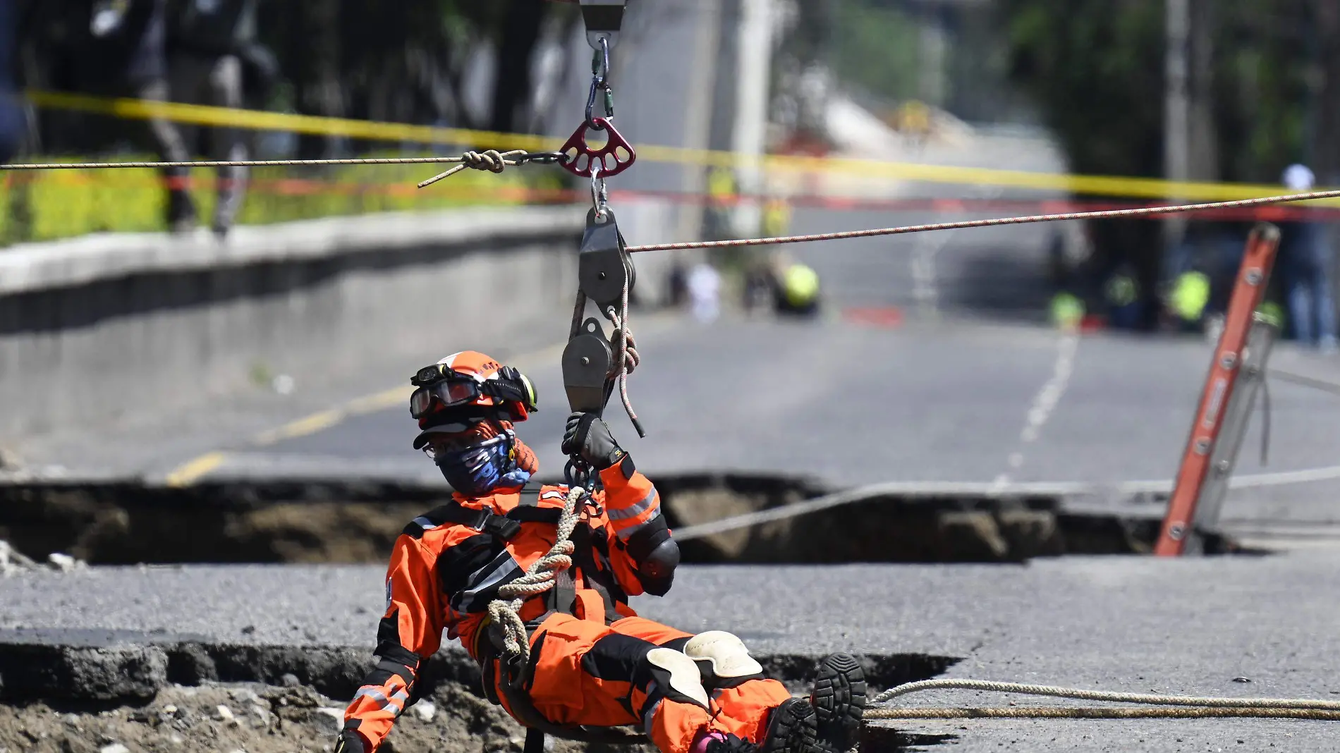 Mujeres desaparecidas en socavon de Guatemala 2